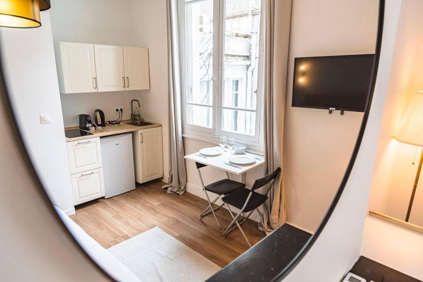 Pink, Appartement En Plein Coeur De Reims Exteriör bild