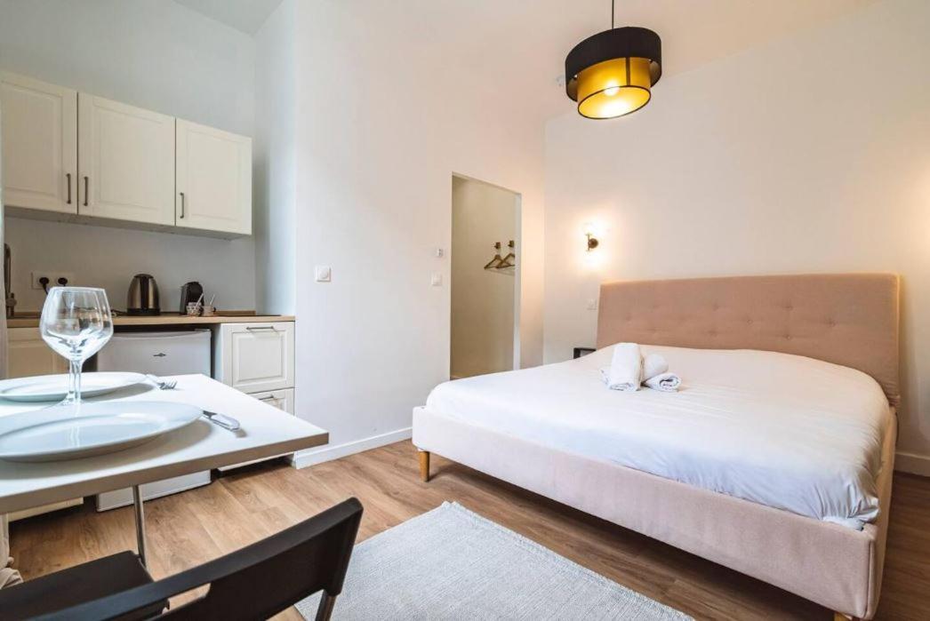 Pink, Appartement En Plein Coeur De Reims Exteriör bild