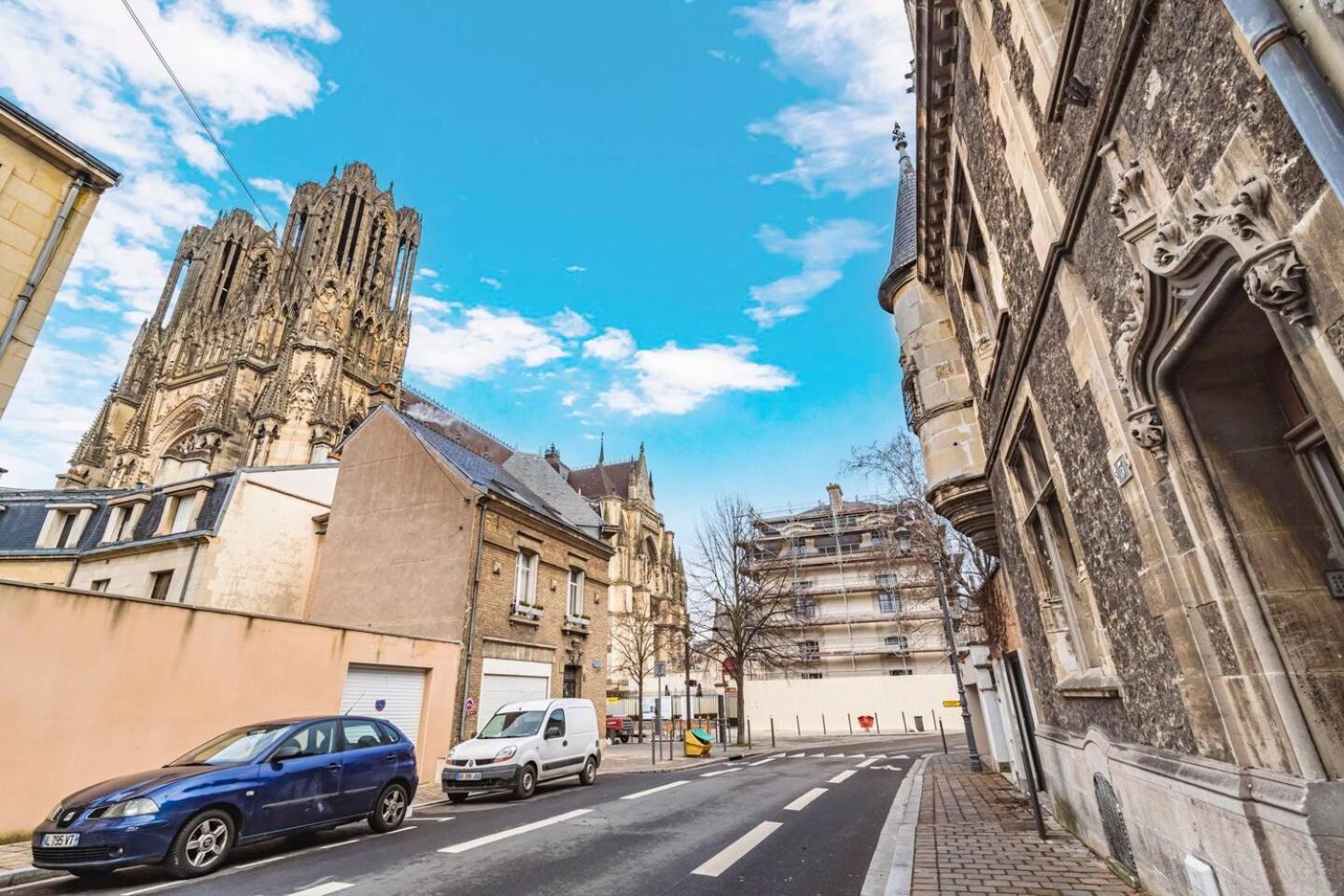 Pink, Appartement En Plein Coeur De Reims Exteriör bild